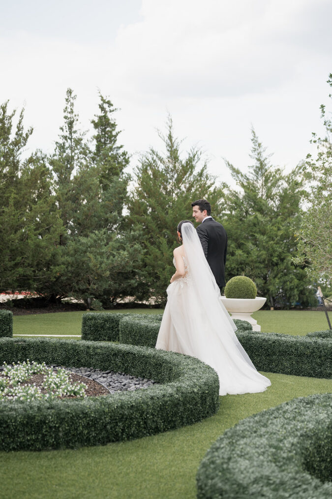 Sophisticated wedding portraits at the Hillside Estate.